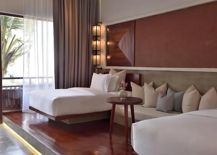 Shintana Saya La Maison Hotel