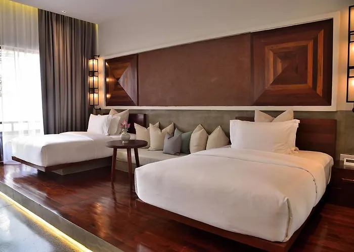 Shintana Saya La Maison Hotel